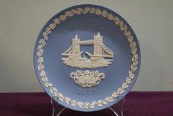 Vintage English Wedgwood Christmas 1975 Plate With Original Box 