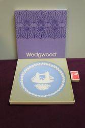 Vintage English Wedgwood Christmas 1975 Plate With Original Box 