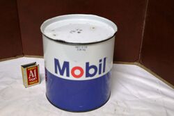 Vintage New Old Stock Mobil 5lb Grease Tin