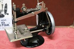 Vintage Peter Pan Model No1 Miniature Sewing Machine 